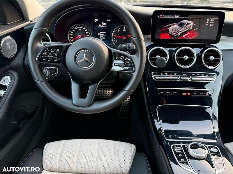 Second-hand Mercedes C300 AMG line 245 CP (180 kW) 2020 Culoarenegru Berlinǎ