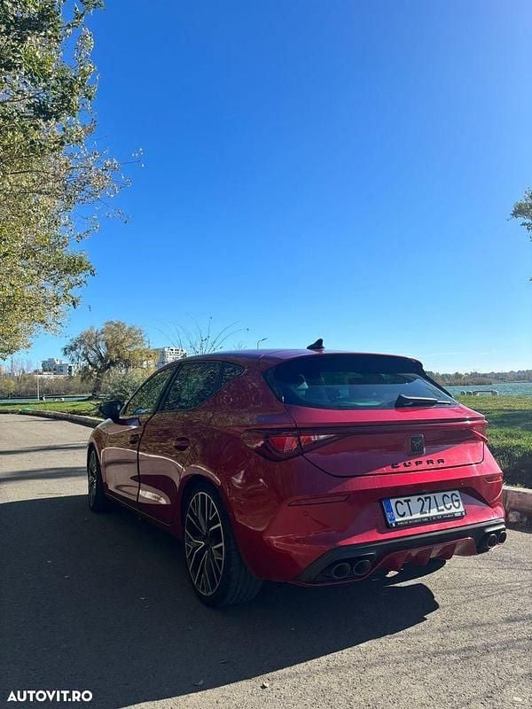 Culoarerosu Utilizat 2023 Cupra Leon VZ Hatchback | 32.300 EUR (Preț bun) - Imagine 1/4