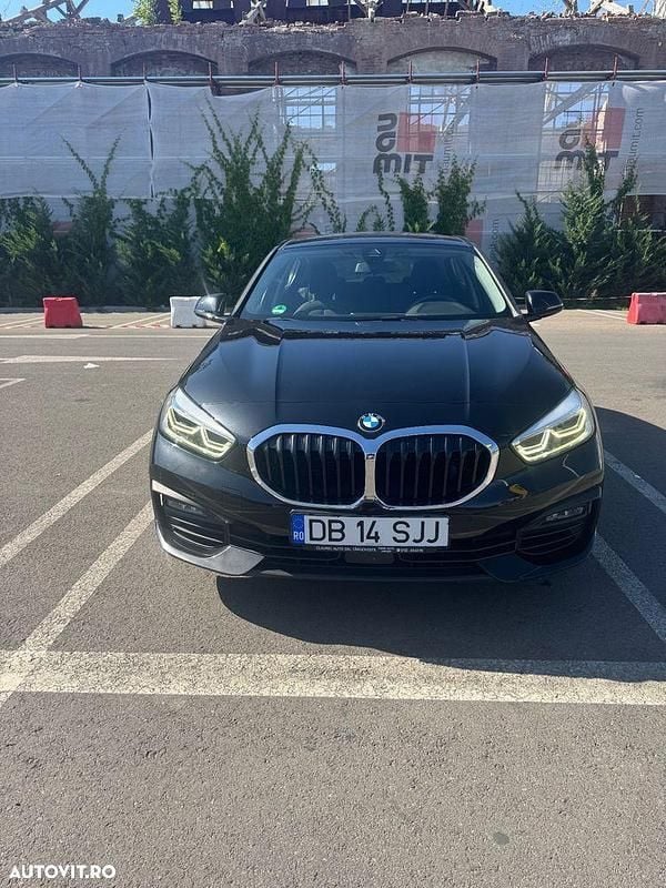 Culoarenegru Utilizat 2019 BMW 118 Hatchback | 15.300 EUR (Preț bun) - Imagine 1/4