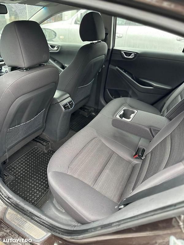 Second-hand Hyundai Ioniq 105 CP (77 kW) 2017 Culoaremaro Hatchback