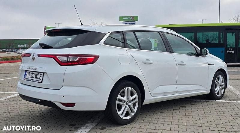 Second-hand Renault R4 90 CP (66 kW) 2017 Culoarealb Break