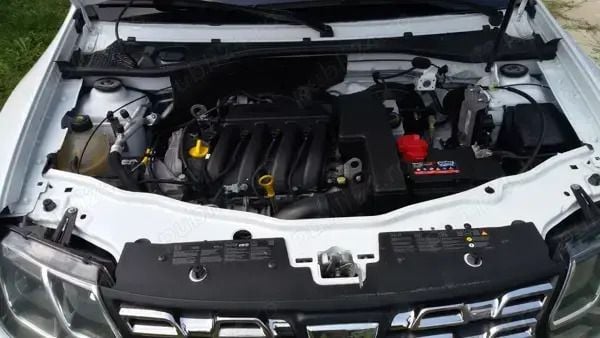Alb Utilizat 2015 Dacia Duster SUV | 8.000 EUR (Puțin scump) - Imagine 1/4