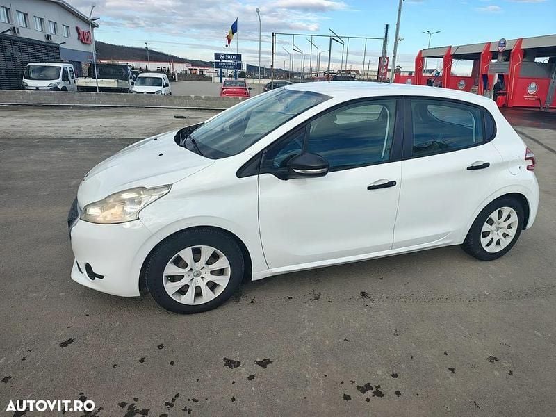 Second-hand Peugeot 208 Access 68 CP (50 kW) 2014 Culoarealb Hatchback