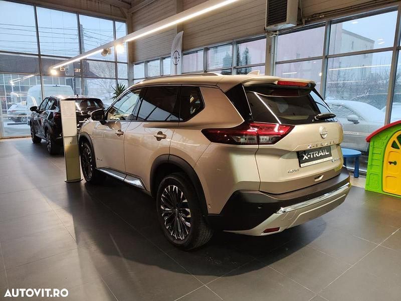 Nouă Nissan X-Trail Tekna 158 CP (116 kW) 2025 Culoareargint SUV