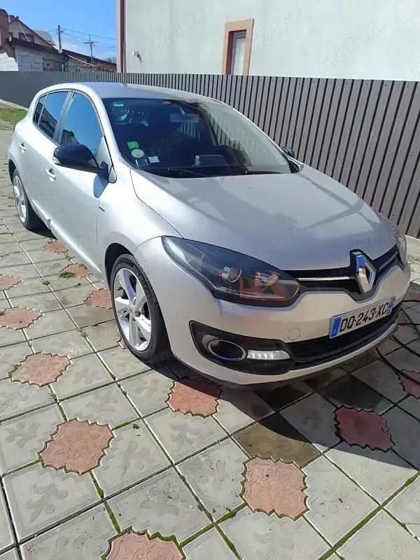 Gri Utilizat 2015 Renault Mégane III Hatchback | 5.700 EUR (Preț OK) - Imagine 1/4