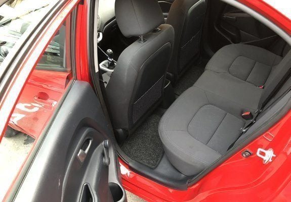 Second-hand Kia Rio 75 CP (55 kW) 2013 Rosu Hatchback