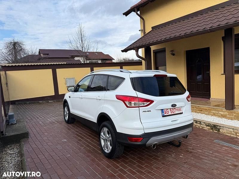 Second-hand Ford Kuga Individual 180 CP (132 kW) 2015 Culoarealb SUV