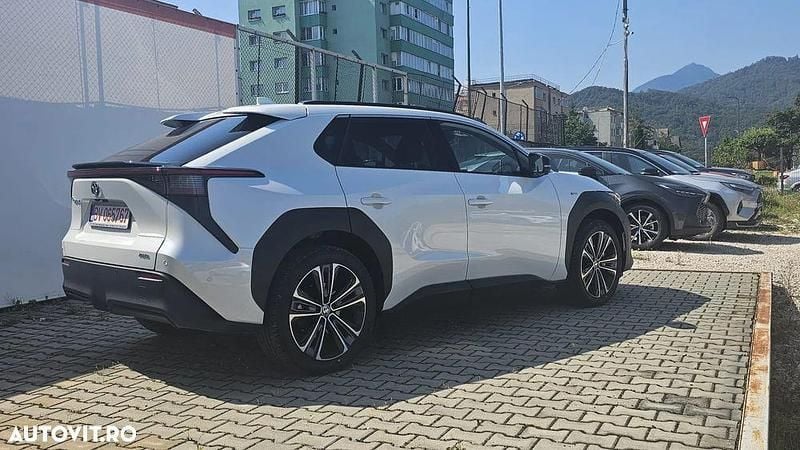 Culoarealb Utilizat 2025 Toyota bZ4X Luxury SUV | 40.777 EUR (Preț bun) - Imagine 1/4