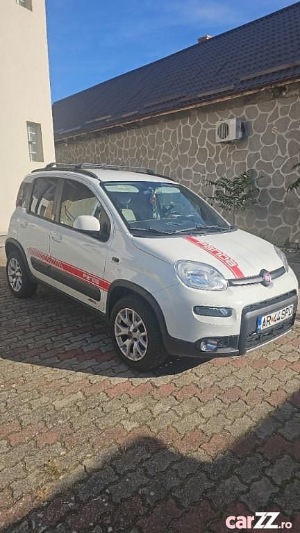 Alb Utilizat 2014 Fiat Panda 4x4 Rock Hatchback | 8.250 EUR - Imagine 1/4