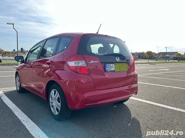 Second-hand Honda Jazz 90 CP (66 kW) 2011 Rosu Hatchback