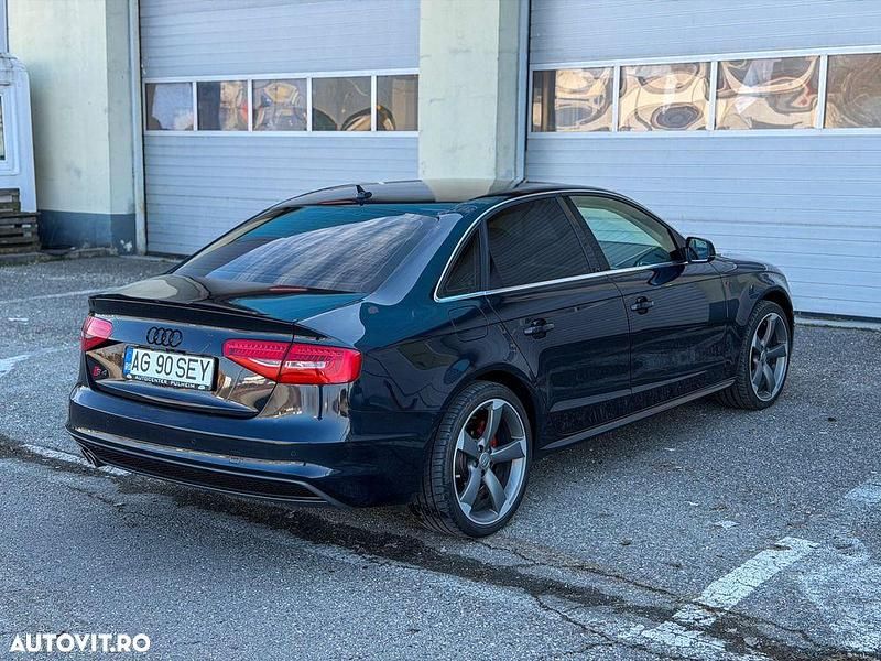 Second-hand Audi A4 S-Line 190 CP (139 kW) 2015 Culoarealbastru Berlinǎ