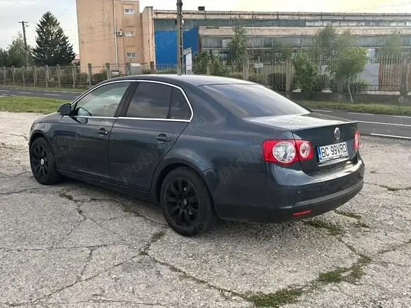 Utilizat 2007 VW Jetta Berlinǎ | 2.500 EUR (Preț OK) - Imagine 1/4