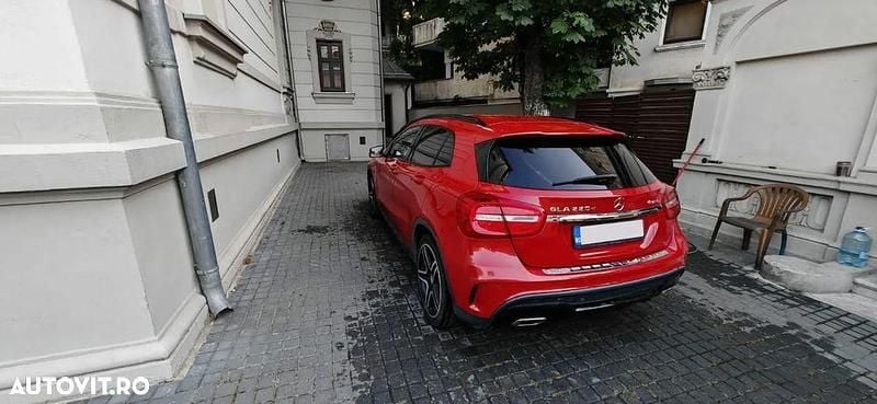 Culoarerosu Utilizat 2015 Mercedes GLA220 SUV | 15.150 EUR (Preț OK) - Imagine 1/4