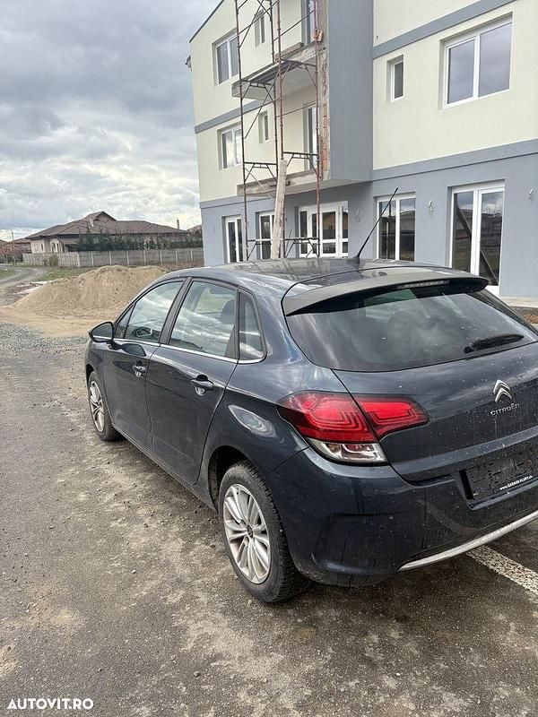 Second-hand Citroën C4 PureTech 130 CP (95 kW) 2015 Culoarealbastru Hatchback