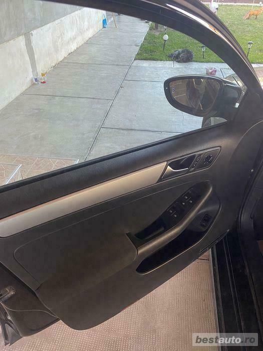 Second-hand VW Jetta 105 CP (77 kW) 2011 Negru Berlinǎ