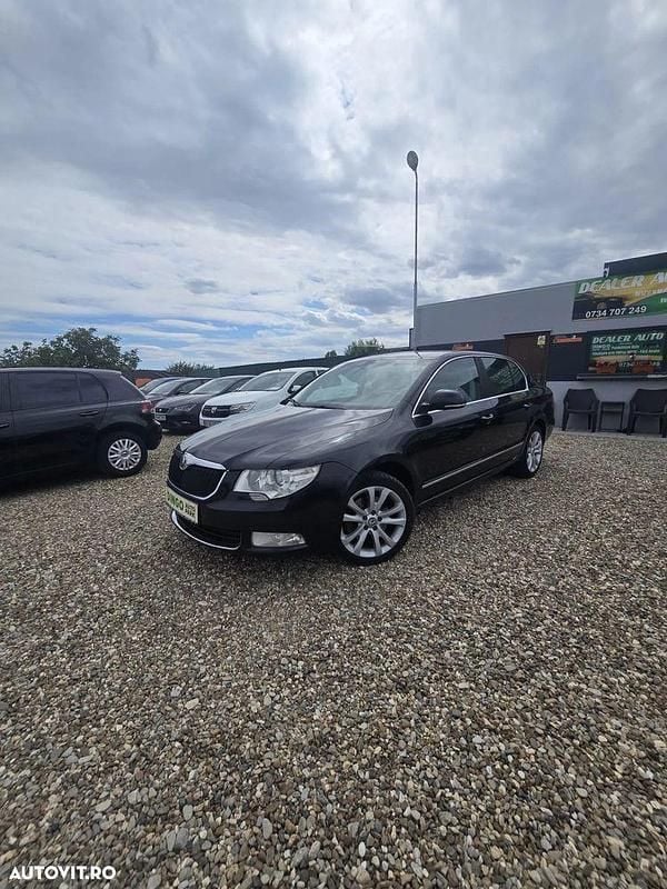 Culoarenegru Utilizat 2012 Skoda Superb Comfort Berlinǎ | 7.290 EUR (Preț OK) - Imagine 1/4