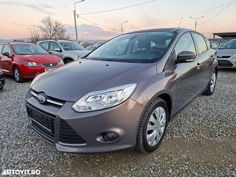 Second-hand Ford Focus 100 CP (73 kW) 2013 Culoarebej Hatchback