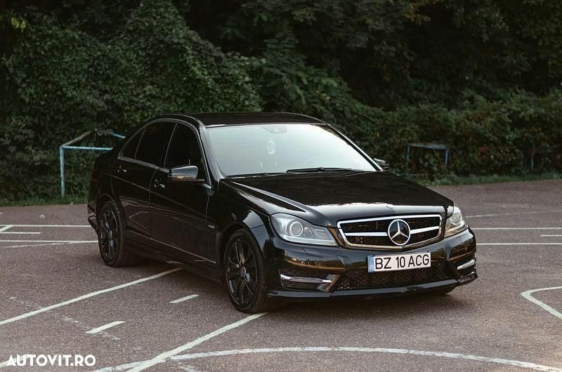 Culoarenegru Utilizat 2011 Mercedes C250 Berlinǎ | 8.999 EUR (Puțin scump) - Imagine 1/4