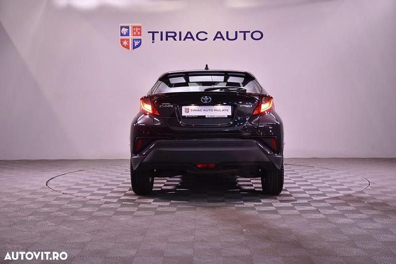 Second-hand Toyota C-HR 122 CP (89 kW) 2022 Culoarenegru SUV