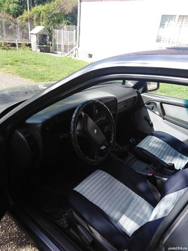 Second-hand Opel Omega 115 CP (84 kW) 1988 Berlinǎ