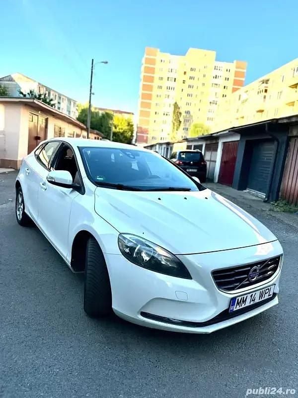 Alb Utilizat 2015 Volvo V40 Break | 6.999 EUR (Preț bun) - Imagine 1/4