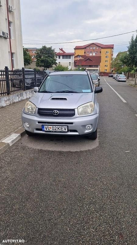 Culoareargint Utilizat 2004 Toyota RAV4 SUV | 5.500 EUR (Preț OK) - Imagine 1/4