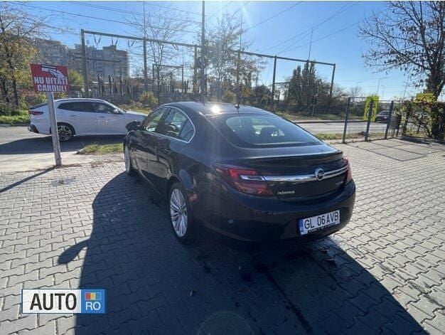 Second-hand Opel Insignia 150 CP (110 kW) 2015 Culoarenegru Berlinǎ