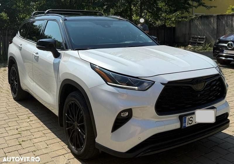 Second-hand Toyota Highlander Luxury 248 CP (182 kW) 2022 Culoarealb SUV