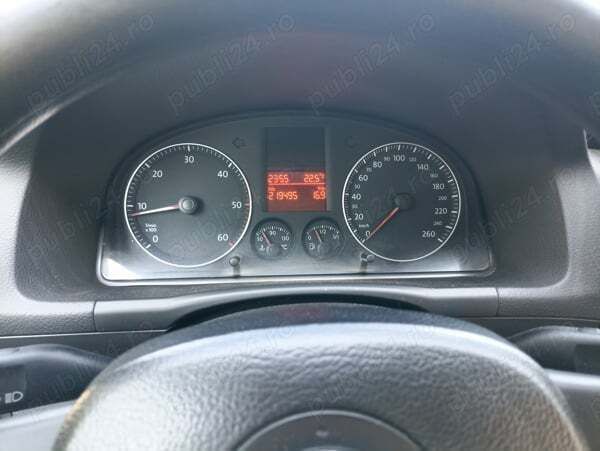 Alb Utilizat 2006 VW Touran Monovolum | 3.950 EUR - Imagine 1/4