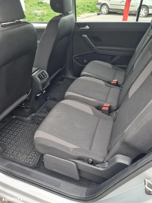 Second-hand VW Touran Comfortline 115 CP (84 kW) 2019 Argint Monovolum