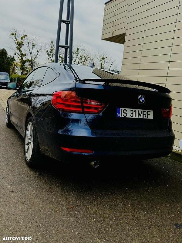 Second-hand BMW 318 Performance 143 CP (105 kW) 2014 Culoarealbastru Berlinǎ