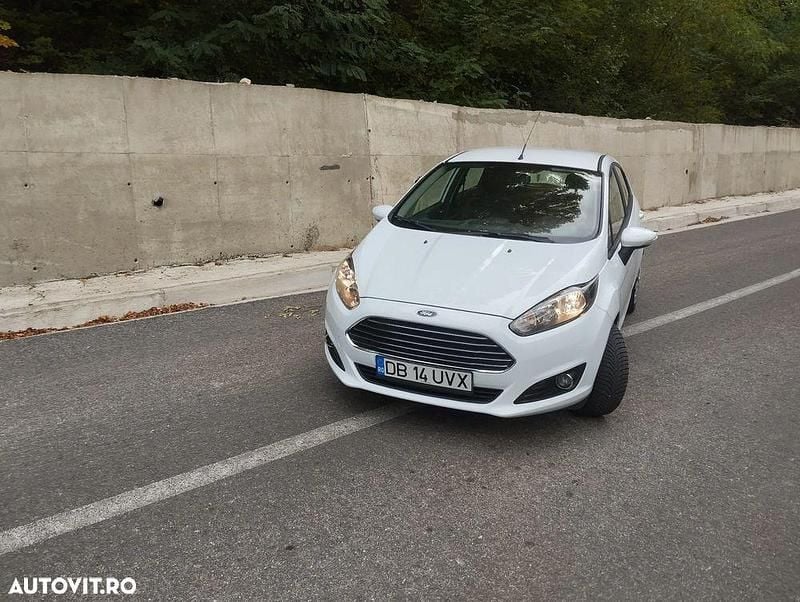 Culoarealb Utilizat 2015 Ford Fiesta Hatchback | 4.999 EUR (Preț OK) - Imagine 1/4