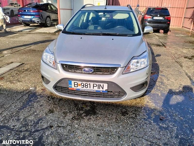 Culoareargint Utilizat 2010 Ford Focus Break | 2.350 EUR (Preț OK) - Imagine 1/4