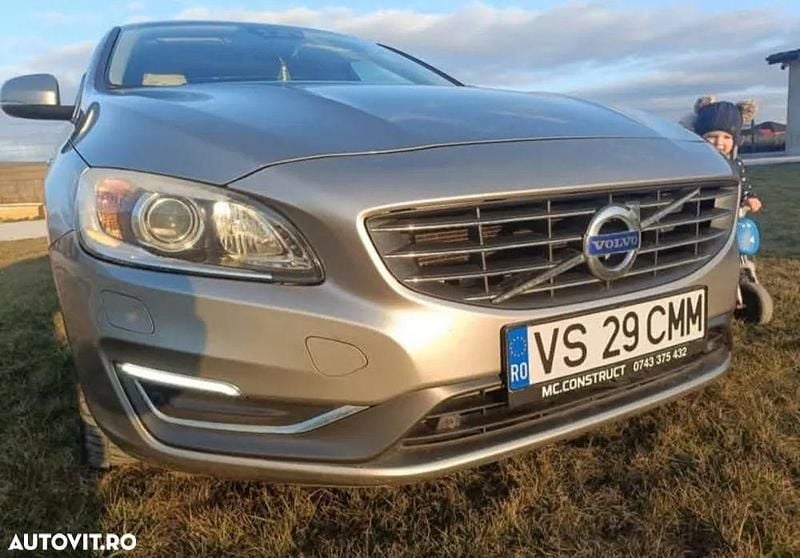 Culoarealte culori Second-hand 2015 Volvo V60 Summum Break | 8.000 EUR (Preț OK) - Imagine 1/4