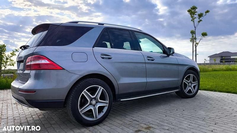 Culoareargint Utilizat 2012 Mercedes ML250 SUV | 11.700 EUR (Preț bun) - Imagine 1/4