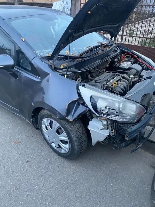 Second-hand Kia Rio 114 CP (83 kW) 2012 Hatchback