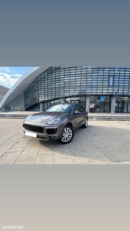 Culoaremaro Utilizat 2016 Porsche Cayenne SUV | 22.800 EUR (Preț bun) - Imagine 1/4