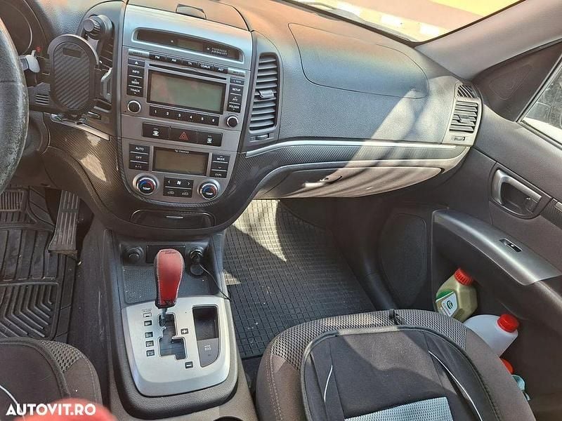 Second-hand Hyundai Santa Fe Style 197 CP (144 kW) 2012 Culoarenegru SUV