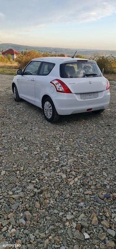 Second-hand Suzuki Swift Club 75 CP (55 kW) 2013 Alb Hatchback