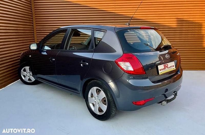 Second-hand Kia Ceed Attract 90 CP (66 kW) 2010 Culoaregri Hatchback