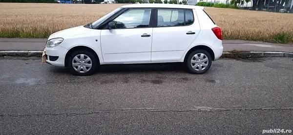Second-hand 2011 Skoda Fabia Hatchback | 2.300 EUR (Preț OK) - Imagine 1/4
