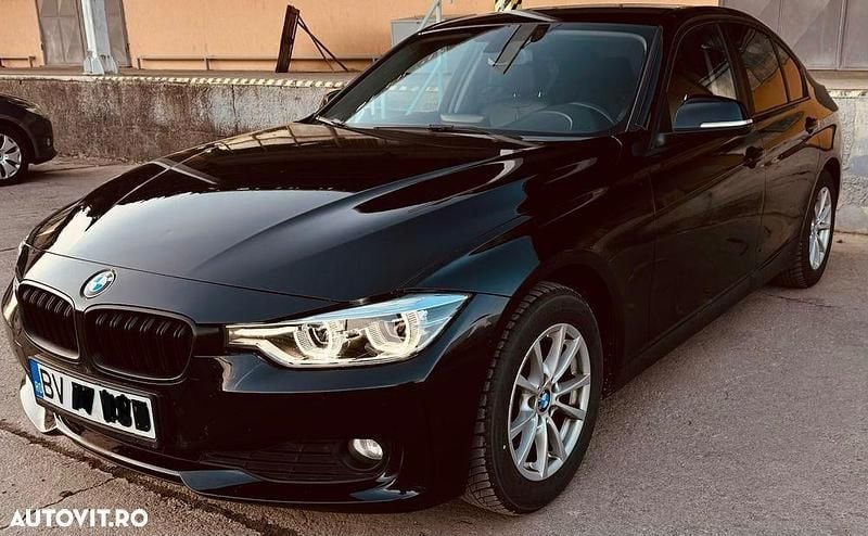 Culoarenegru Utilizat 2014 BMW 320 Berlinǎ | 11.000 EUR (Preț bun) - Imagine 1/4
