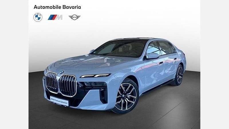 Brooklyn grey metallic metalizat Utilizat 2024 BMW 740 Shadowline Berlinǎ | 94.961 EUR (Preț bun) - Imagine 1/4