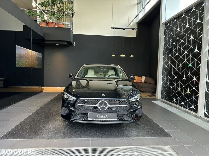 Negru Nouă 2024 Mercedes A200 Hatchback | 39.500 EUR - Imagine 1/4