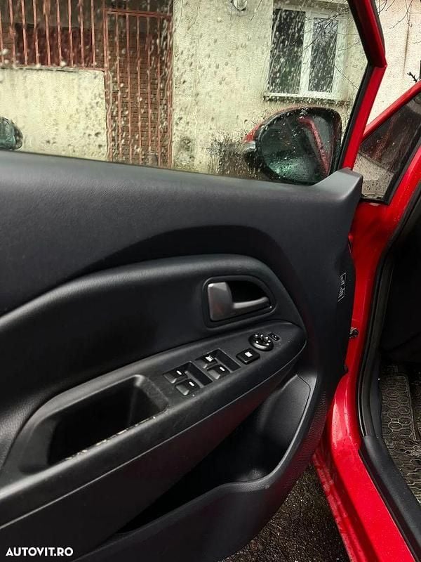 Second-hand Kia Rio 75 CP (55 kW) 2012 Culoarerosu Hatchback