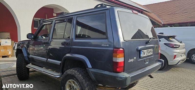 Second-hand Jeep Cherokee 143 CP (105 kW) 2001 Culoarealbastru SUV