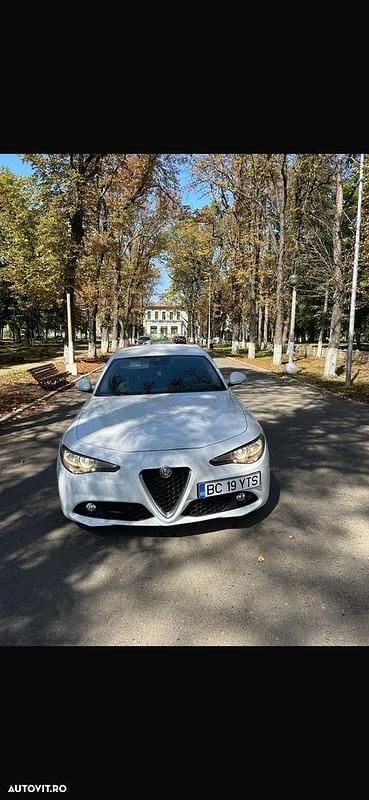 Second-hand Alfa Romeo Giulia 180 CP (132 kW) 2017 Culoarealb Berlinǎ