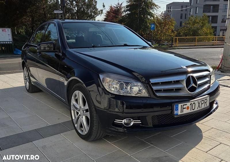 Culoarenegru Utilizat 2011 Mercedes C200 Avantgarde Berlinǎ | 8.300 EUR (Preț OK) - Imagine 1/4