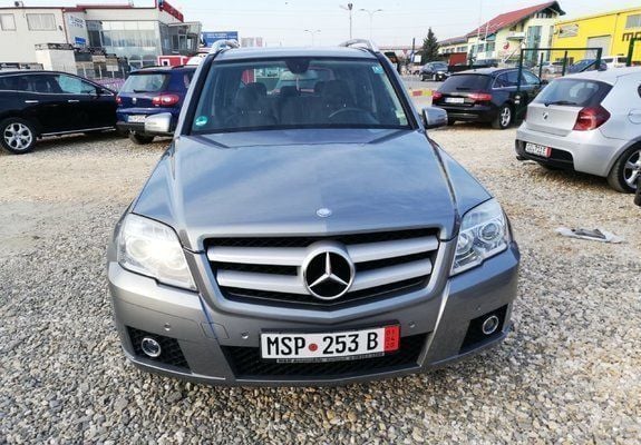 Gri Utilizat 2010 Mercedes GLK220 SUV | 9.450 EUR (Preț bun) - Imagine 1/4