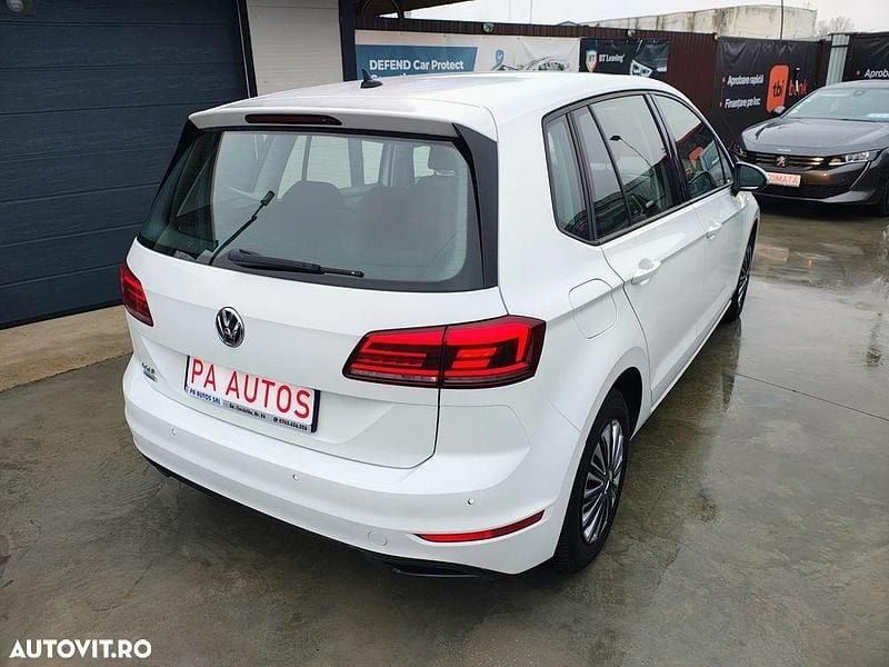 Second-hand VW Golf VII Trendline 115 CP (84 kW) 2019 Culoarealb Hatchback